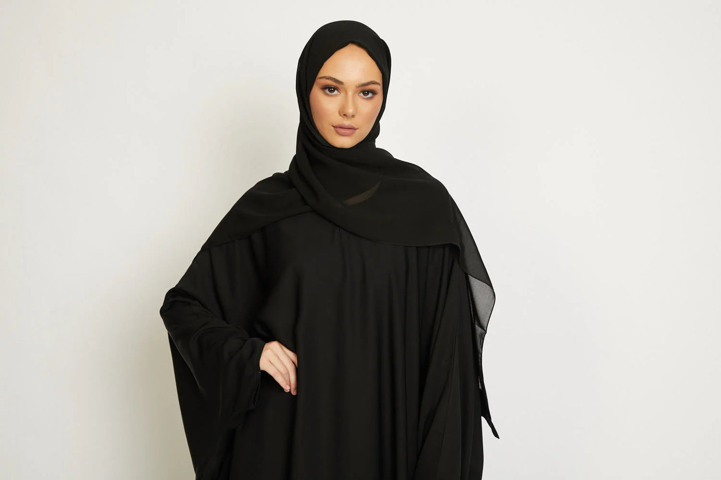 Farasha Fermée – Noir Profond