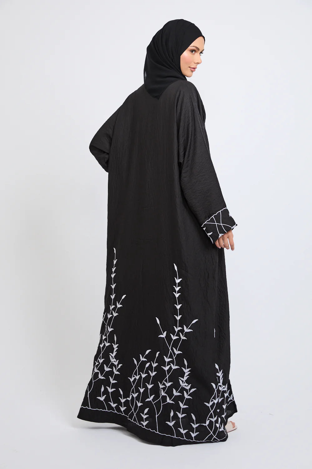 Abaya Ouverte Dahlia – Broderie Premium Noir