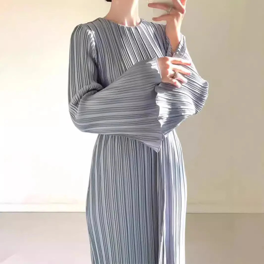 Robe d'automne élégante à manches cloche plissées pour femme