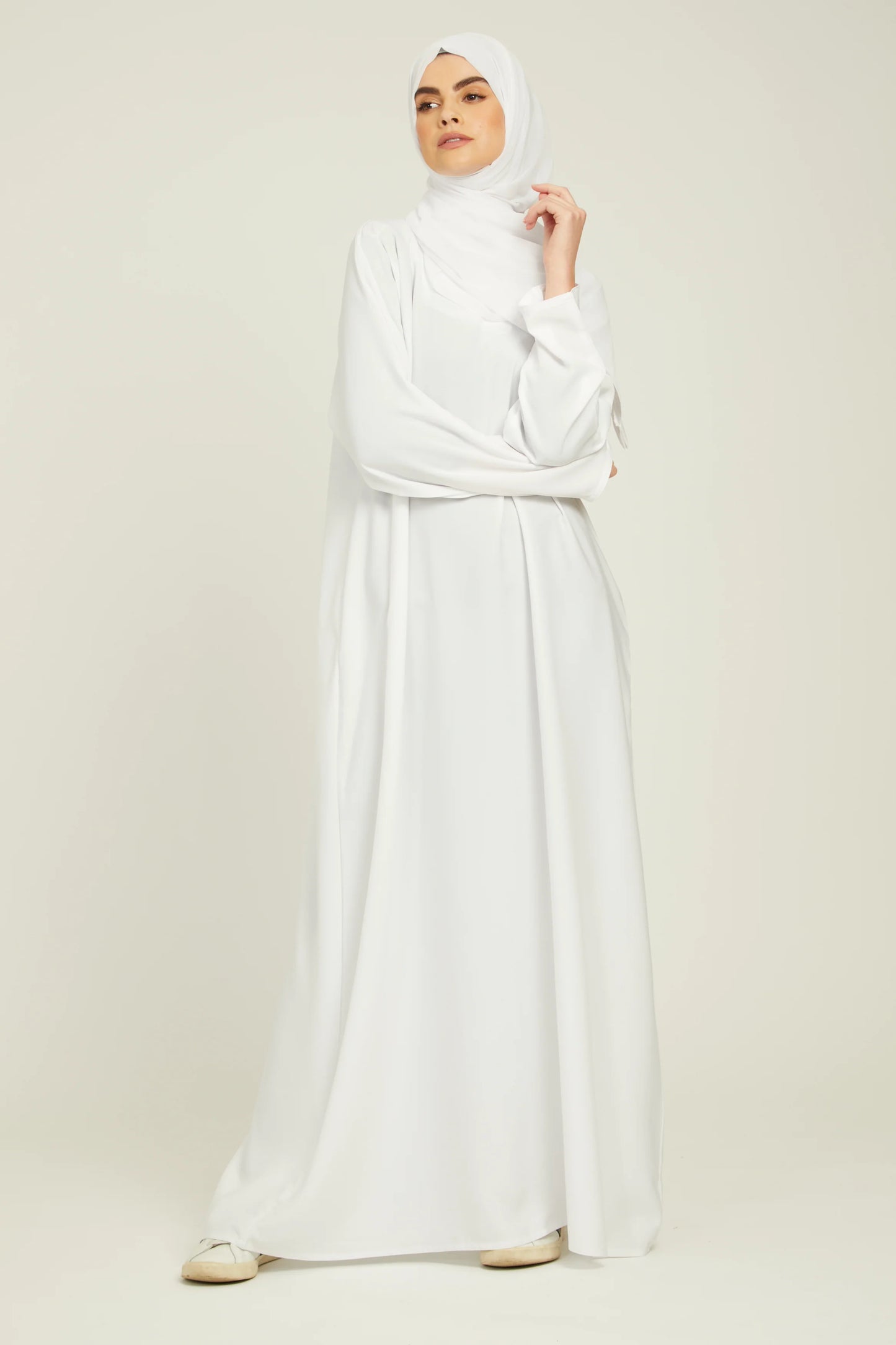 Abaya Fermée Simple avec Poches – Blanc