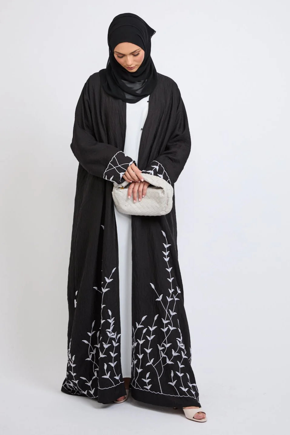 Abaya Ouverte Dahlia – Broderie Premium Noir