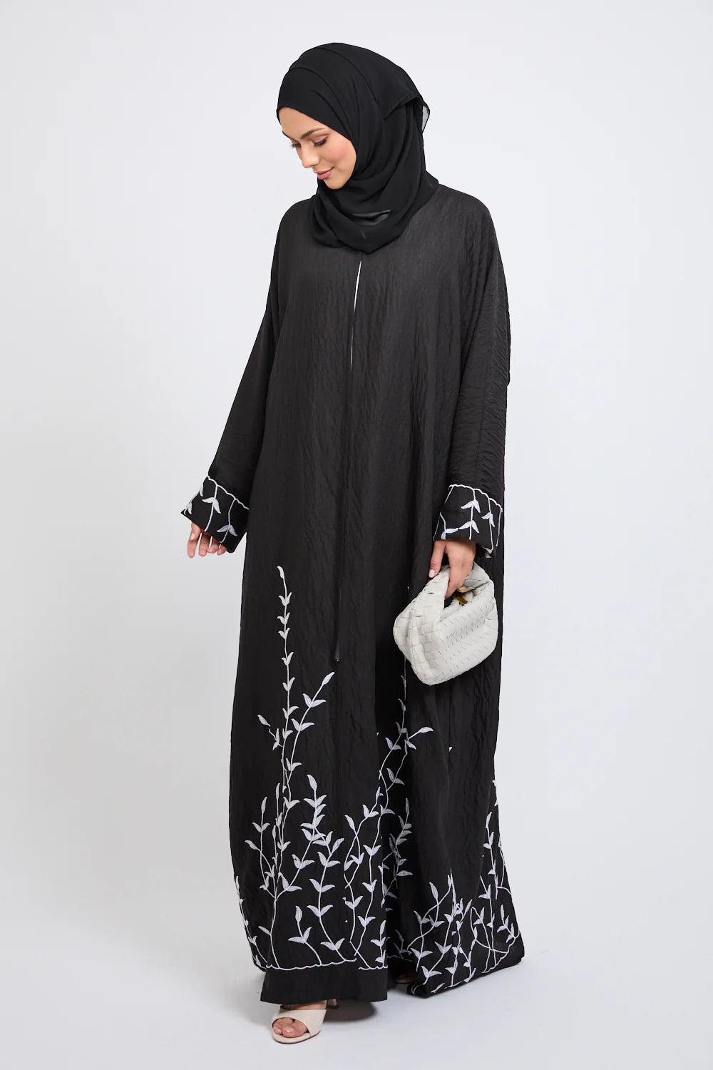 Abaya Ouverte Dahlia – Broderie Premium Noir