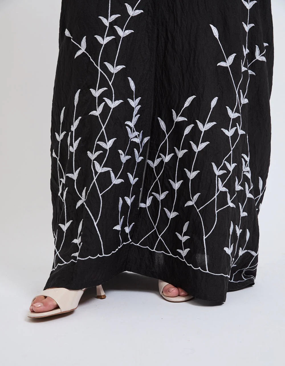 Abaya Ouverte Dahlia – Broderie Premium Noir