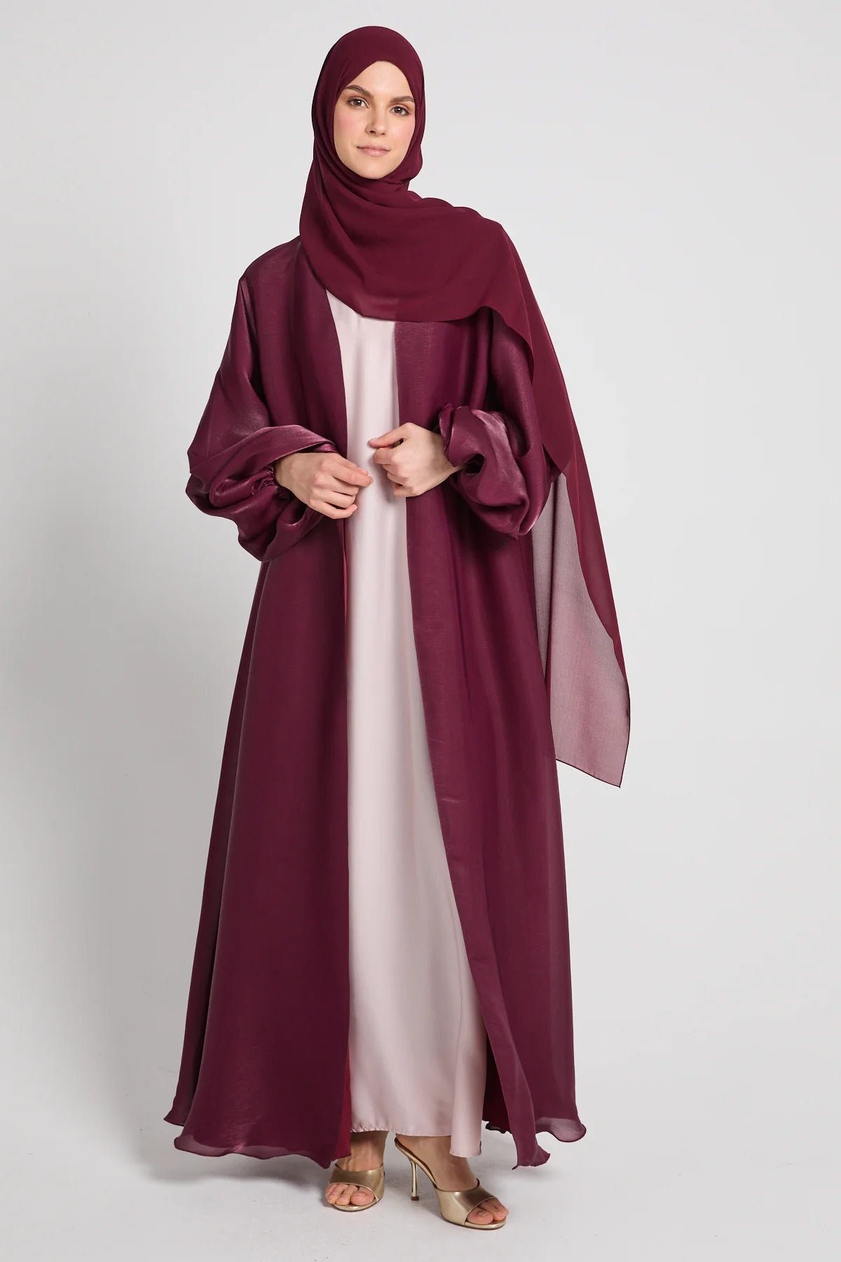 Abaya Ouverte en Organza Luxe Moonlight – Rose Bourgogne