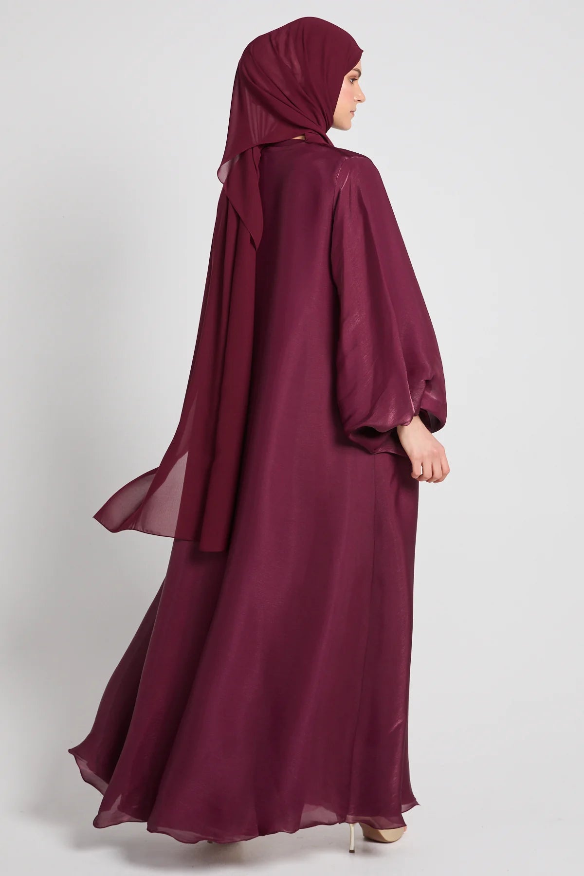 Abaya Ouverte en Organza Luxe Moonlight – Rose Bourgogne