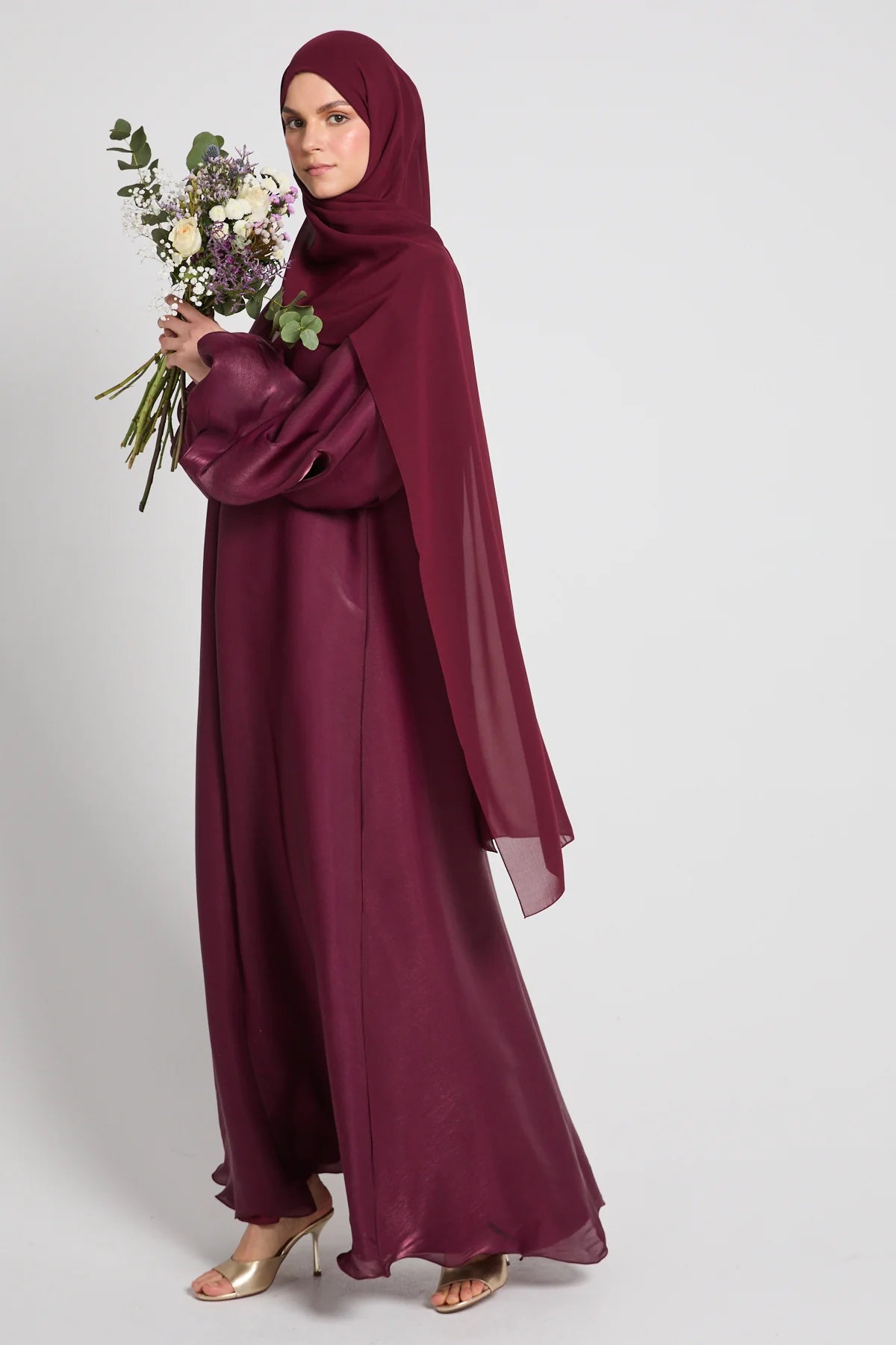 Abaya Ouverte en Organza Luxe Moonlight – Rose Bourgogne